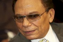 عادل إمام يُحرِّض على الثورة في 