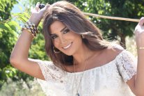 رويدا عطيه تطلق أغنيتها العراقية 