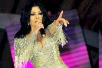 هيفاء وهبي تُلهِب جمهورها غناءً ورقصاً