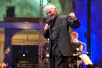 شارل أزنافور يفتتح فعاليات مهرجانات البترون 