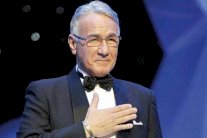 عزت أبو عوف في العناية المركزة