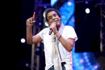 مشاكل حفل محمد منير لم تمنعه من التألق