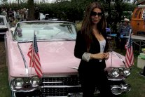 ليلا المغربية عاشقة للسيارات 