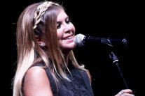 ألين لحود تُحيي مهرجان 