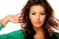 جنات تغني للقوات المسلحة