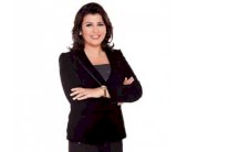 منى الشاذلي تقص شعرها دعماً لمرضى السرطان