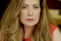 رغدة للأسد: إحفظ لنا ماتبقى من ماء وجوهنا قبل أن يجف