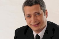 تامر أمين يشارك لبنى عسل 