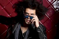 عبد الفتاح جريني يطلق أغنية 