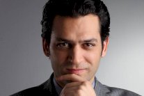 مراد يلدريم يؤدي مناسك العمرة