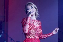 نوال الزغبي تُحيي ليلة رأس السنة بالأحمر