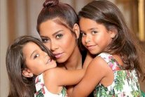 شيرين تنشر أحدث صور بناتها