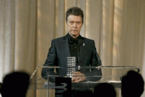 وفاة مغني البوب البريطاني ديفيد بوي 