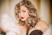 ليلى علوي تفاجئ جمهورها بجلسة تصوير