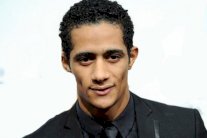 محمد رمضان يكافح 