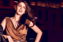 هازال كايا تحتفل بعيد ميلادها مع حبيبها