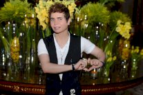 جو رعد يُغنّي كلمات الأميرة جواهر