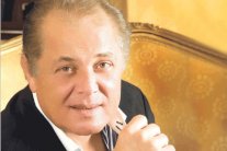 محمود عبد العزيز في المستشفى