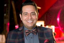 حاتم العراقي يُسجِّل أغنيات من أرشيفه