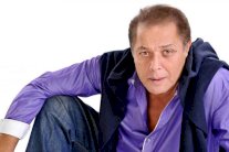 محمود عبد العزيز من 