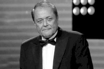 محمود عبد العزيز: بين الكوميديا والفانتازيا الخالدة