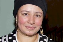 عبلة كامل تعتذر عن 