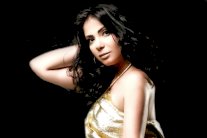 الحمل يبعد منى زكي عن دراما رمضان