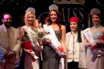 تتويج المغربية جيهان سلانة ملكة جمال الكون في تونس