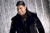 آدم يغنّي شارة 