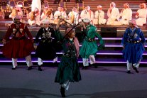 فرقة جدّة للفنون الشعبيّة تلهب مسرح كورنيش الفجيرة