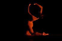 أولغا كوسترينا: مونودراما خارقة لإمرأة أكثر من خارقة