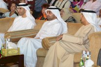 الشيخ راشد الشرقي يتابع فعاليات مهرجان الفجيرة الدولي للفنون