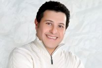 هاني شاكر يعدل عن استقالته