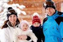 وليام وكيت برحلة تزلج مع طفليهما