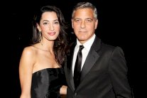 كلوني يدعم كلينتون وزوجته مهددة بالقتل