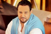 عاصي الحلاني متيماً بحبيبته