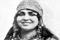 منيرة المهدية أول مطربة تقف على المسرح