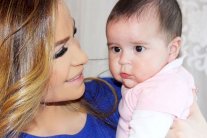 كارول سماحة تحتفل بالشهر السادس لولادة تالا 