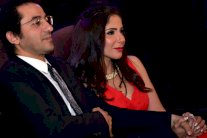 رومانسية لافتة بين منى زكي وأحمد حلمي