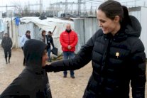 أنجلينا جولي تناقش قضية اللاجئين في ضيافة بي بي سي