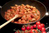 كرات اللحم بصلصة الطماطم