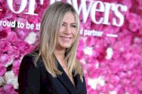 مجلة بيبول تختار جنيفر آنستون 