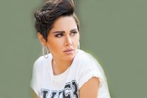 بنطال ياسمين رئيس يثير الجدل