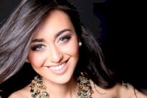 فايا يونان تُغنّي وجعاً على بلدها