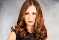 منة شلبي تتبرأ من انتقاد السيسي