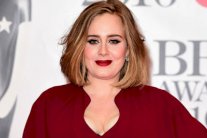 أديل تفوز بلقب أفضل مؤلف أغنيات في بريطانيا للعام 2016