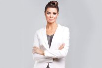 يسرا اللوزي تغنّي دعماً لمستشفى الحروق