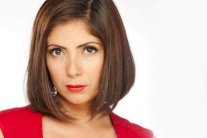 منى زكي تحتفل بمليون متابع عبر