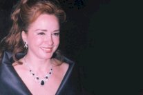 حفيدة نجلاء فتحي تُعيدها للأضواء