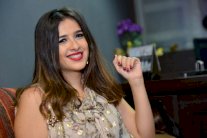 ياسمين عبد العزيز تطمئن على 